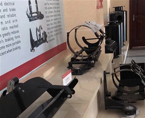 汽車配（pèi）件 